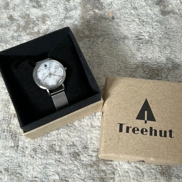 Tree hut watch - Picture 1 of 2